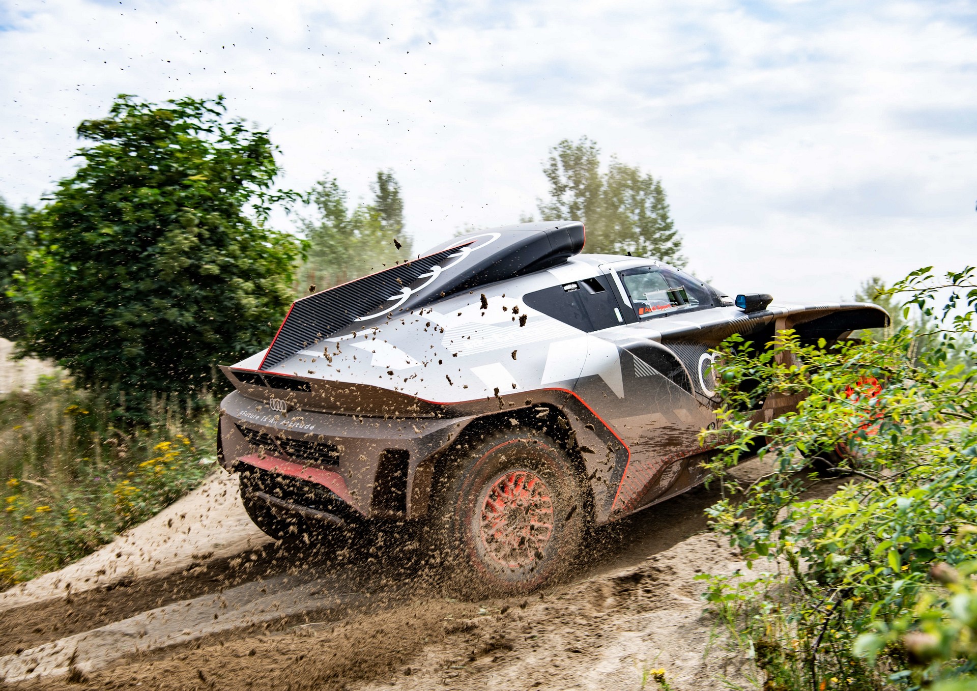 Audi-RS-Q-e-tron-Dakar-39