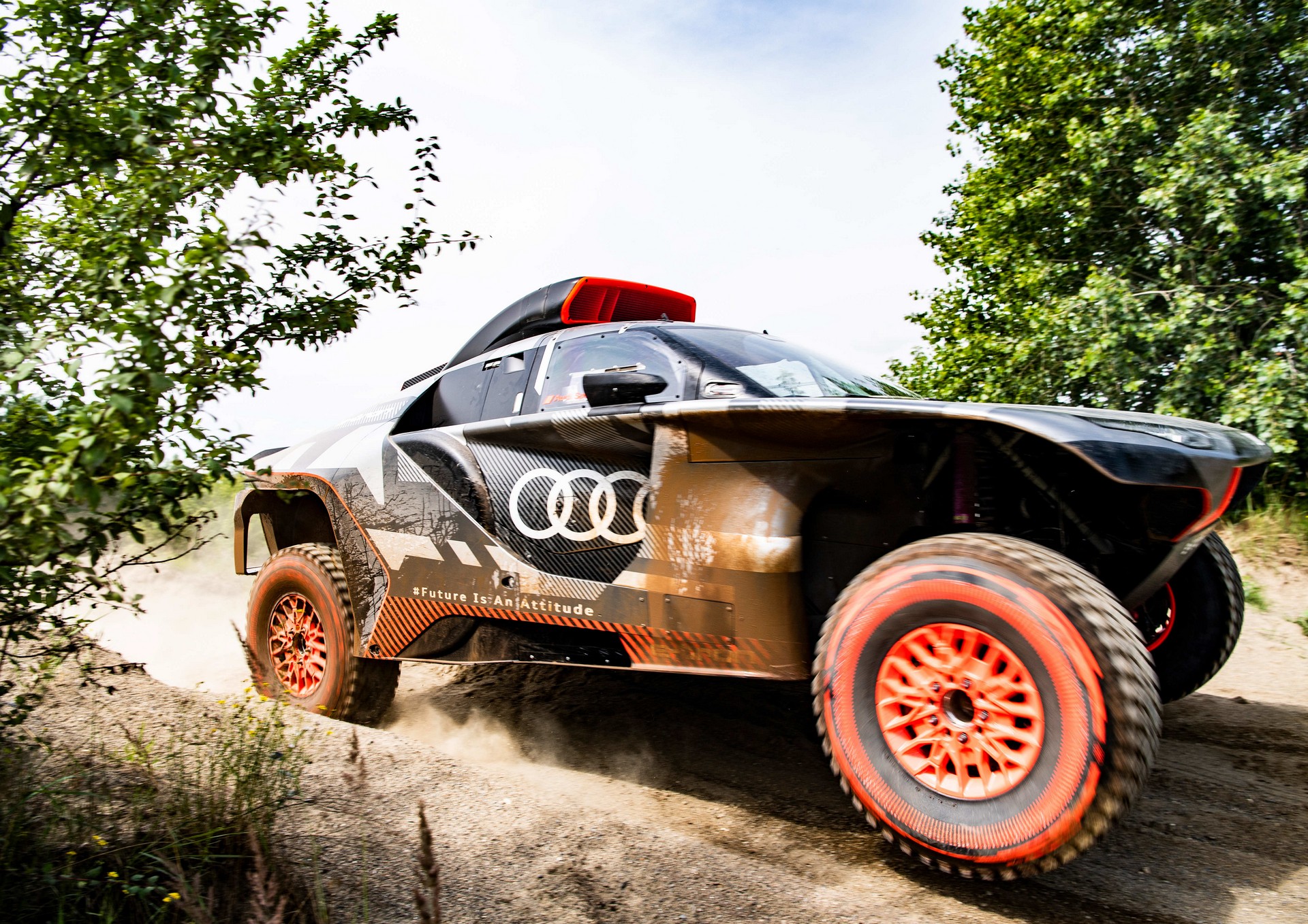 Audi-RS-Q-e-tron-Dakar-39