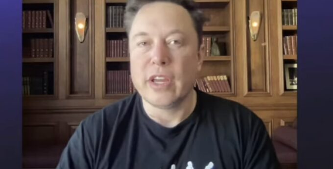 Za Teslę zapłacisz Bitcoinem. Elon Musk postawił jeden warunek [WIDEO]