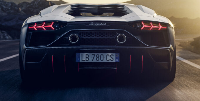 To koniec Lamborghini Aventador z silnikiem V12! Po 10 latach supersamochód żegna się wściekłą wersją LP780-4 Ulitmae [GALERIA]