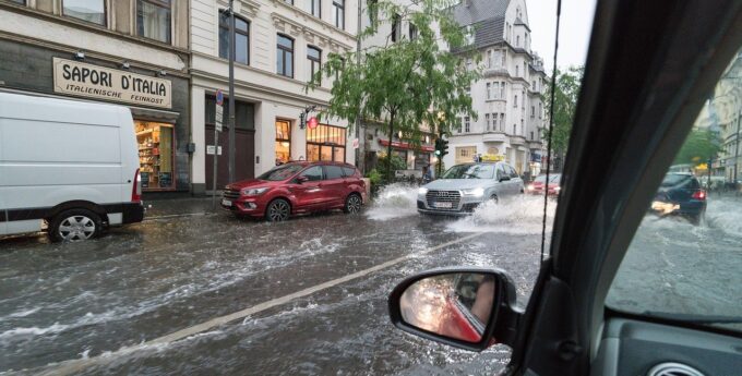 Planujesz zakup używanego samochodu z Niemiec? Uważaj na auta po powodzi!