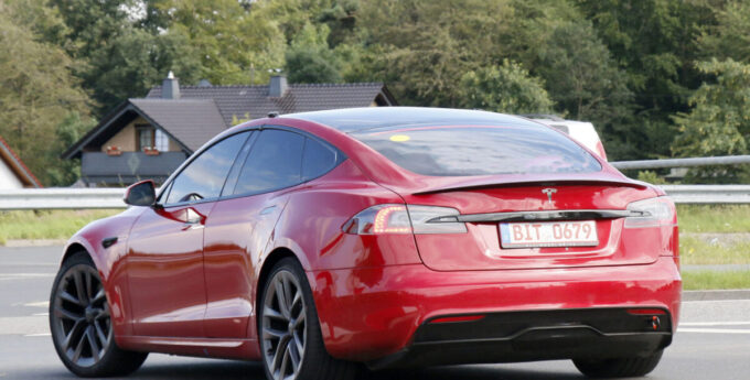 Tesla Model S Plaid na torze Nürburgring. Elon Musk, chce pobić rekord Green Hell? [WIDEO]