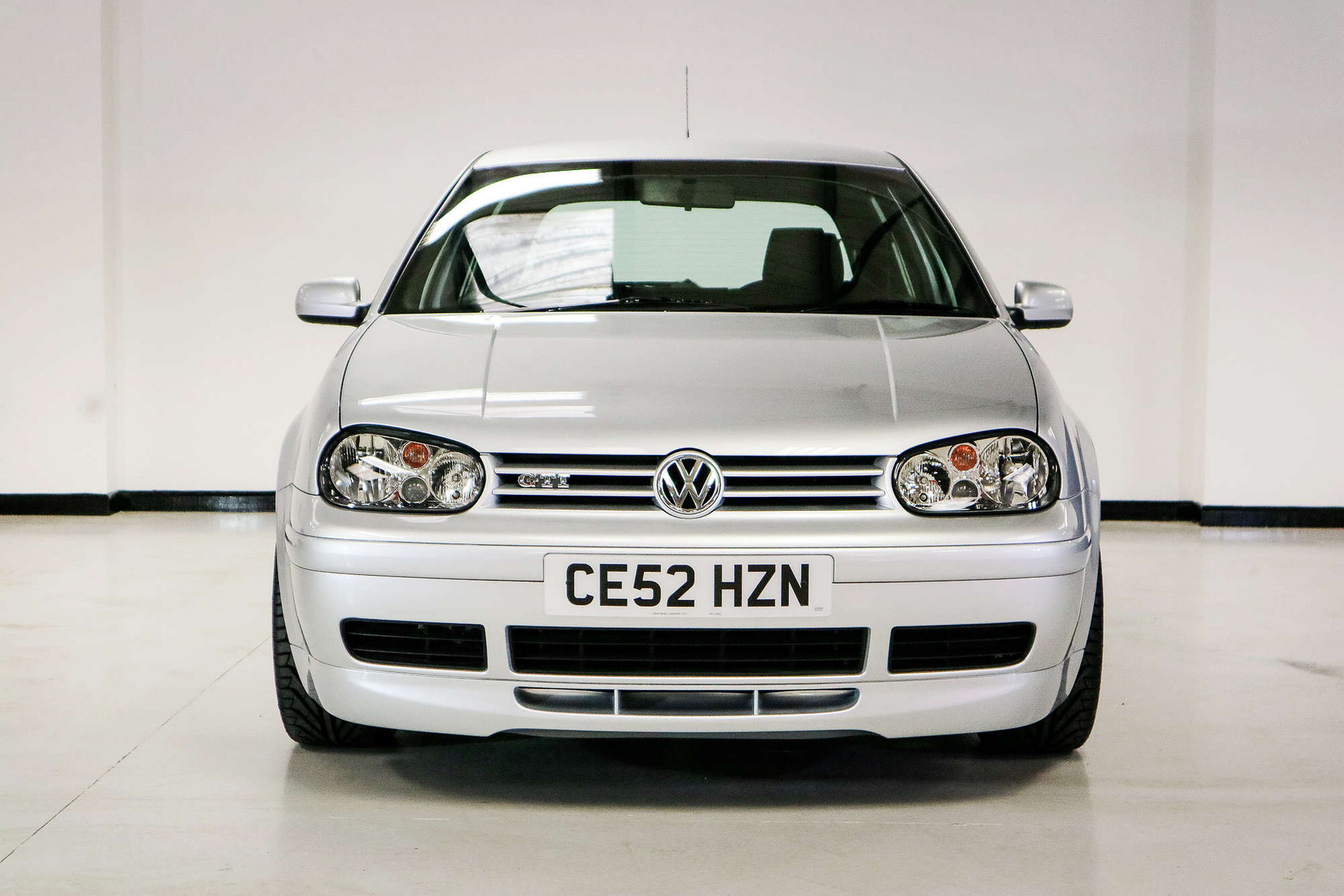 Volkswagen-Golf-4-GTI-2