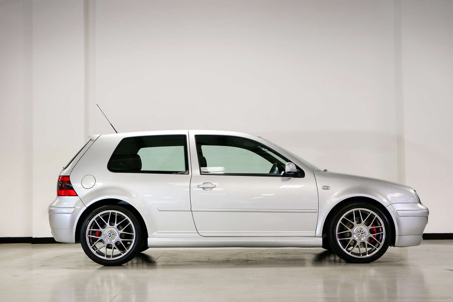 Volkswagen-Golf-4-GTI-2