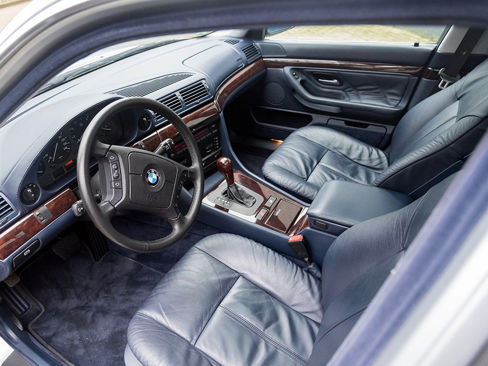 bmw-750i-uzywane-przebieg