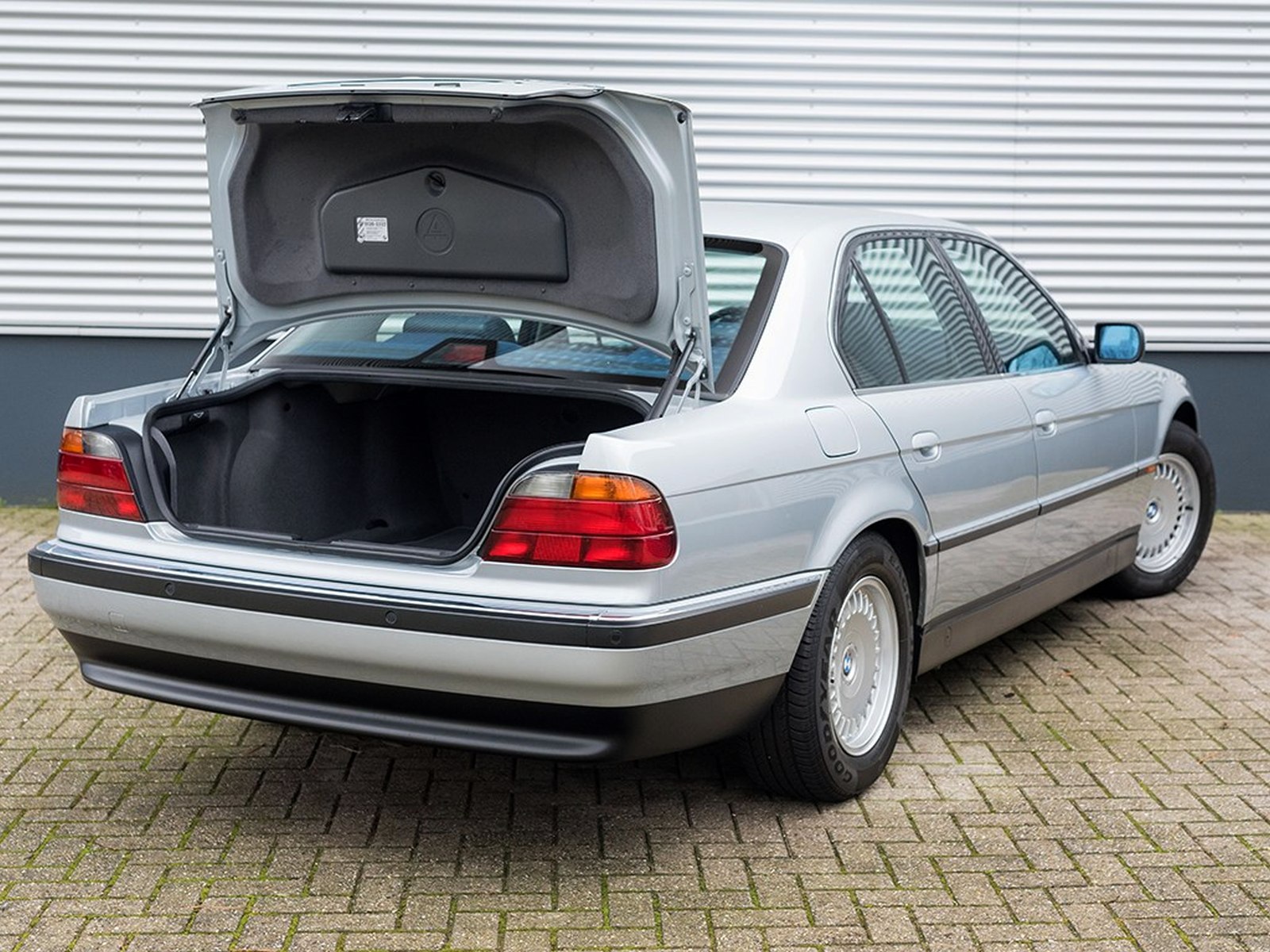 bmw-750i-uzywane-przebieg
