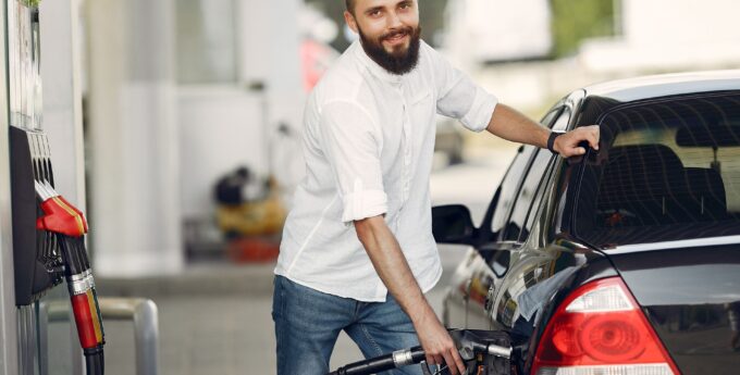 Te osoby nie będą mogły zatankować! Benzyna i diesel nie dla was! Polacy są podzieleni w tej sprawie