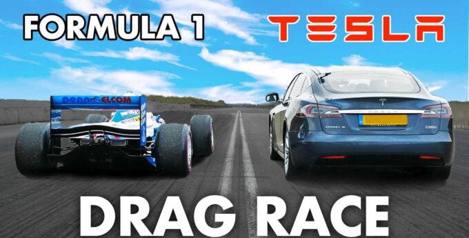 F1 z potężnym, 770-konnym silnikiem V10 vs Tesla Model S! Nie zgadniesz, kto wygra na 1/4 mili [WIDEO]