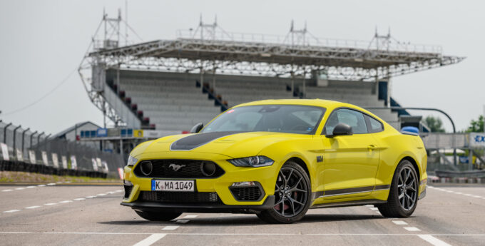 Ford Mustang Mach 1 – potwór, który zakończy wojnę. Pierwszy test w Polsce [GALERIA]