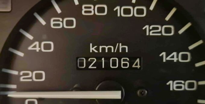 27-letnia Honda z przebiegiem 21 000 km. Wygląda jak z salonu! I jeszcze ta cena – WOW! [GALERIA]