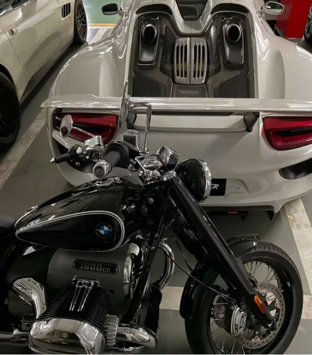 kobieta-bmw-porsche-ferrari-parkowanie-2