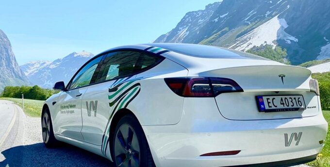 Tesla Model 3, debiutuje w carsharingu. Oferta za wynajem, już od 2 000 zł