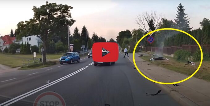 Potężny wypadek motocyklisty! Gdzie on miał głowę? W stanie ciężkim trafił do szpitala [WIDEO]