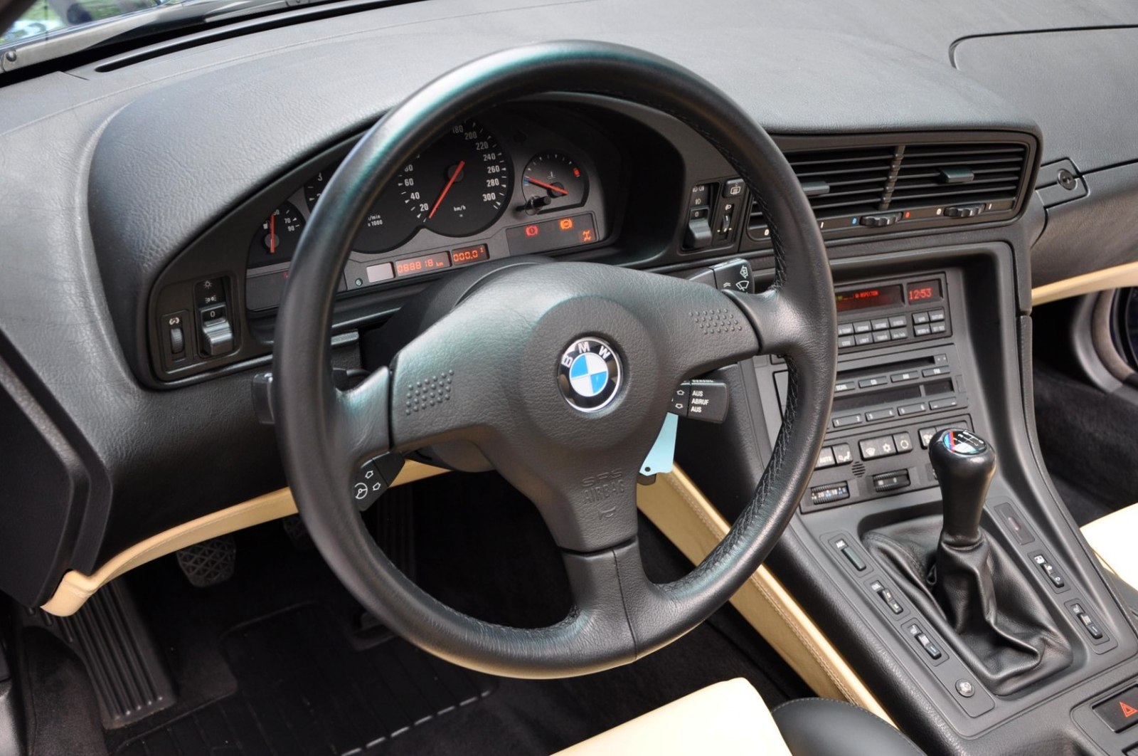 ostatnie-bmw-z-silnikiem-v12-manual-2