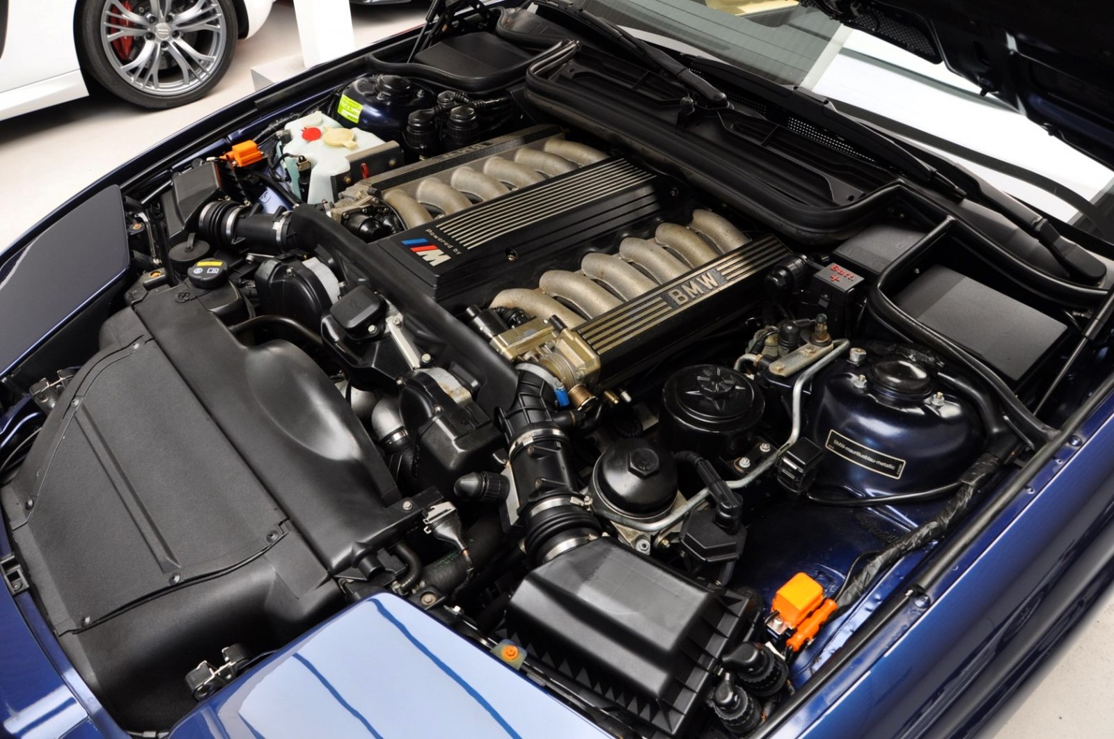 ostatnie-bmw-z-silnikiem-v12-manual-2