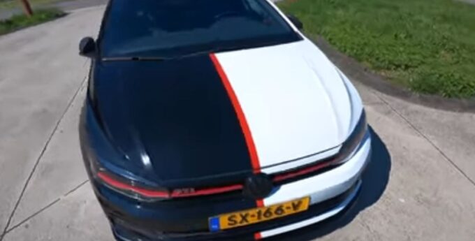 Ten 300-konny Volkswagen Polo idzie jak przecinak. Sprawdzili go na niemieckiej autostradzie [WIDEO]