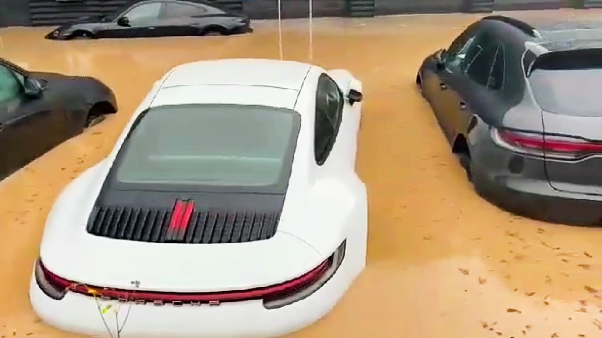 porsche-salon-powodz-niemcy-2