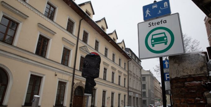 Znamy dokładną mapę stref czystego transportu w Polsce. Nie wjedzie tam żaden Diesel, a to wszystko wina Tuska