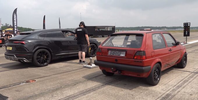 Gość w Lamborghini myślał, że to będzie spacerek. 40-letni Volkswagen Golf II pokonał go jedną rzeczą [WIDEO]