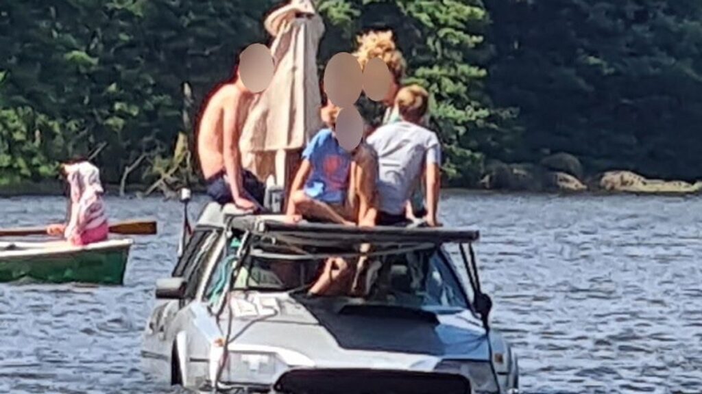 Kierowca amfibii na wakacjach