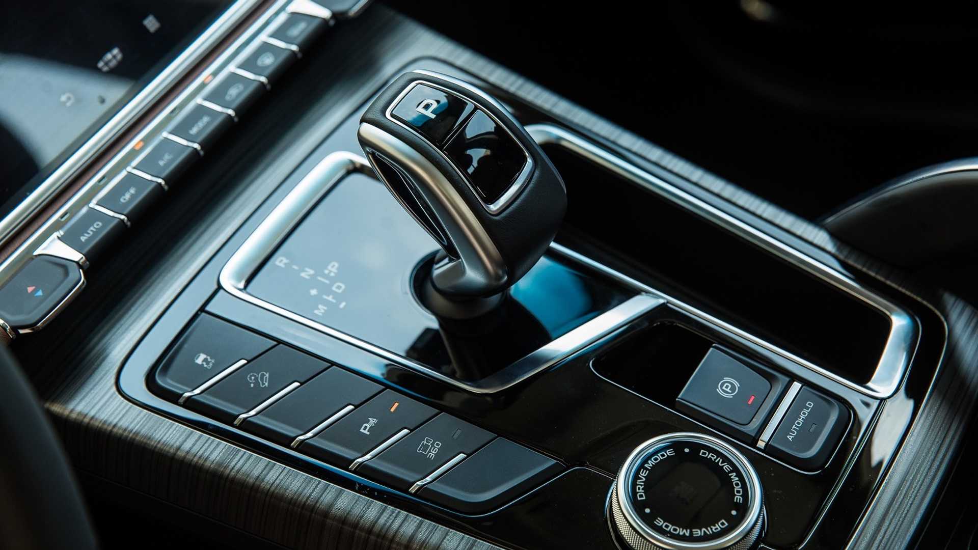 chinski-suv-geely-atlas-pro-2