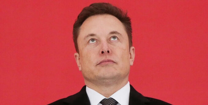 Elon Musk potraktowany jak śmieć przez Joego Bidena. Dlaczego prezydent USA tak znieważył Teslę? Przecież to jasne!