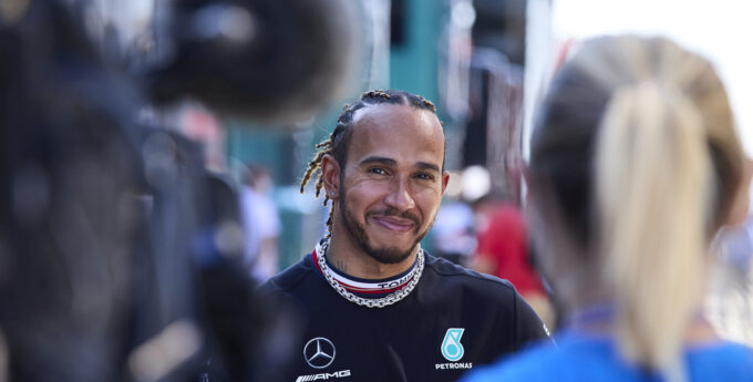 Lewis Hamilton pokazał, dlaczego jest najlepszy. Oczywiście kibice Maxa Verstappena nigdy tego nie zrozumieją