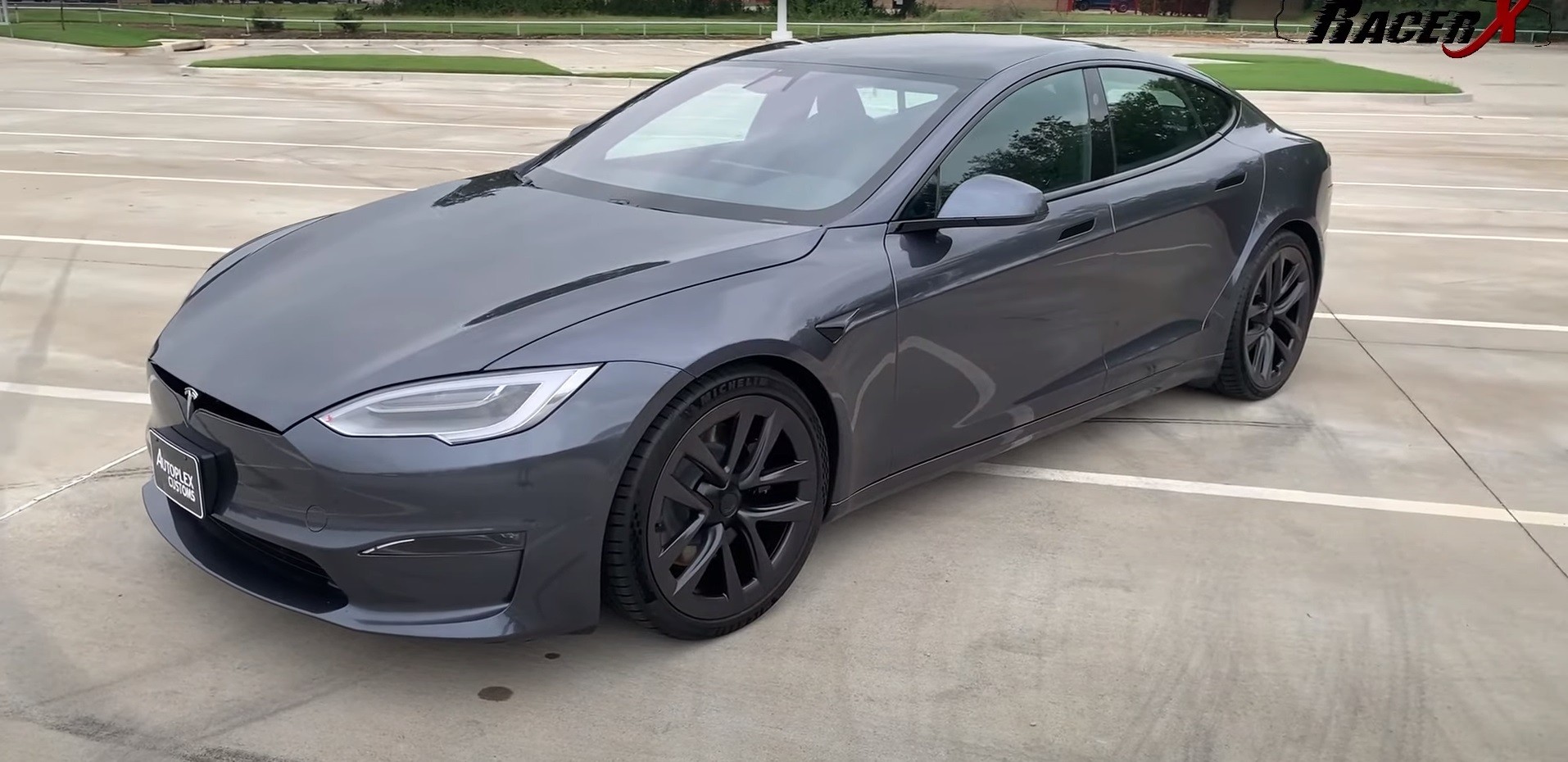 muscle-car-v8-tesla-mina