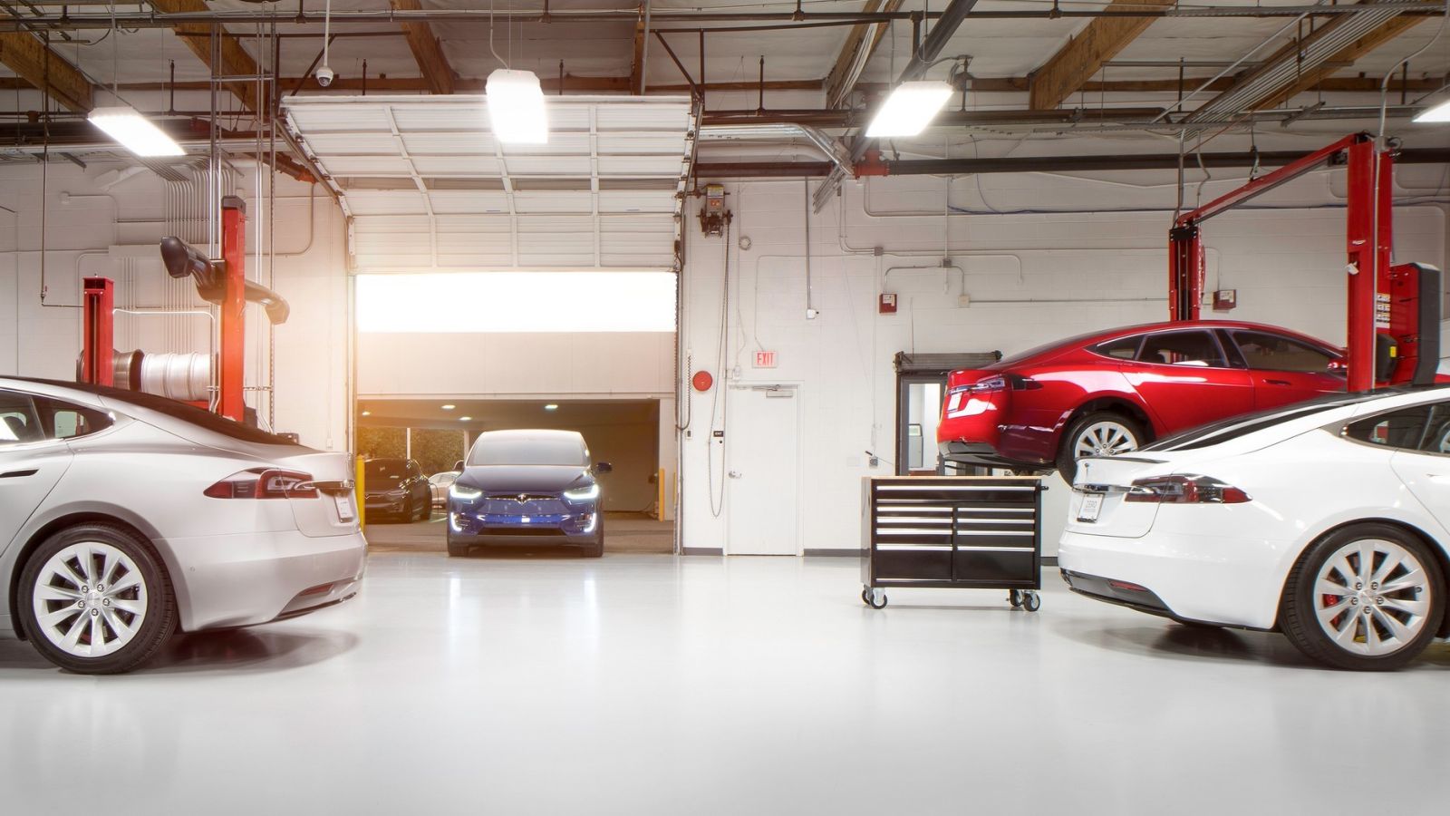 tesla-serwis-diesel-benzyna-koszty-utrzymania