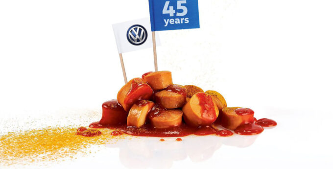 Niemcy są załamani! Od 20 sierpnia wchodzi zakaz jedzenia mięsa. Volkswagen wycofuje swoje słynne currywurst